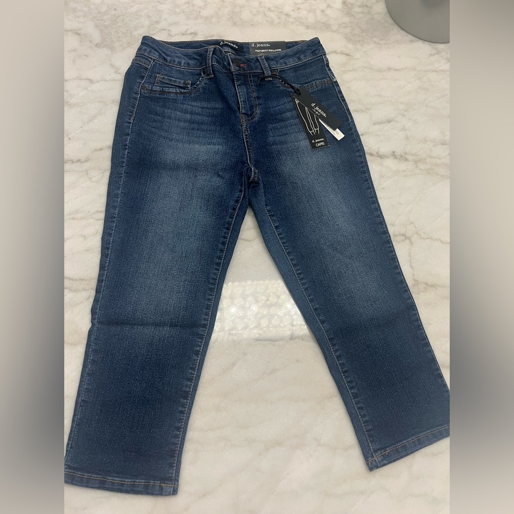 d. jeans High Waist Roll Capri, Modern Fit size 4